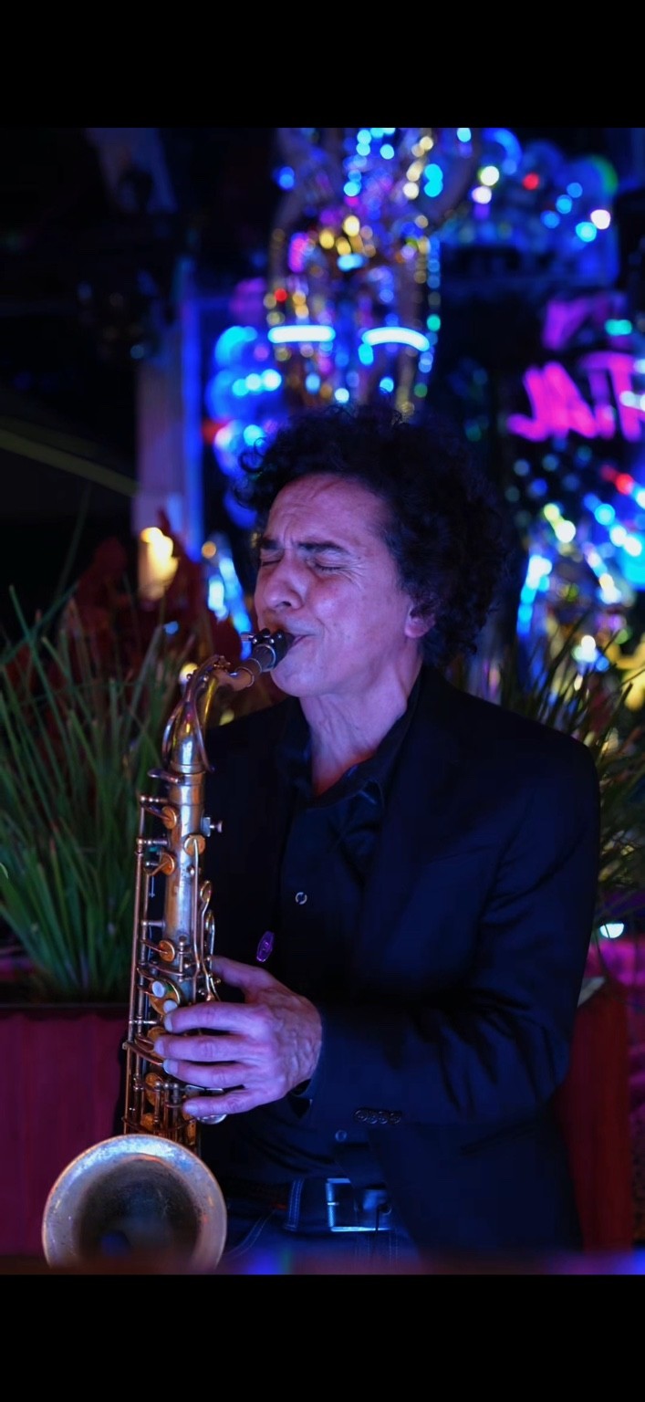 Saxo Bestial en vivo